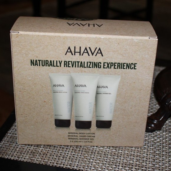 NIB AHAVA LOVE THE EARTH. LOVE YOUR SKIN 3 PIECE SET PLUS 1 FS CLEANSING GEL - Picture 2 of 7